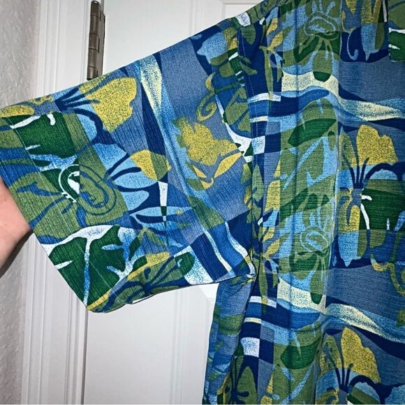 Marc Ecko Unltd Tropical Print Button Front Short Sleeve Shirt - Picture 3 of 6